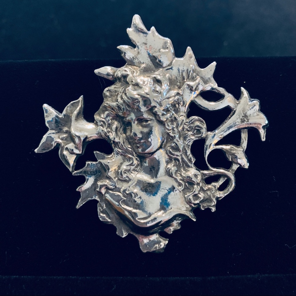 Vintage Sterling Silver pin.
